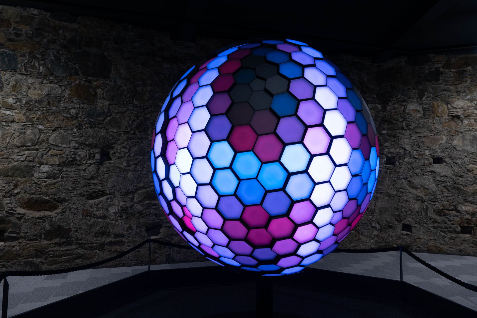 Mesmerising kinetic sphere made up of 80,000 LED lights – Morph